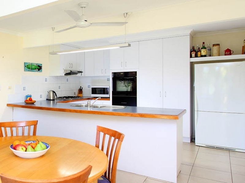 2 Tallowwood Close, Chapel Hill QLD 4069