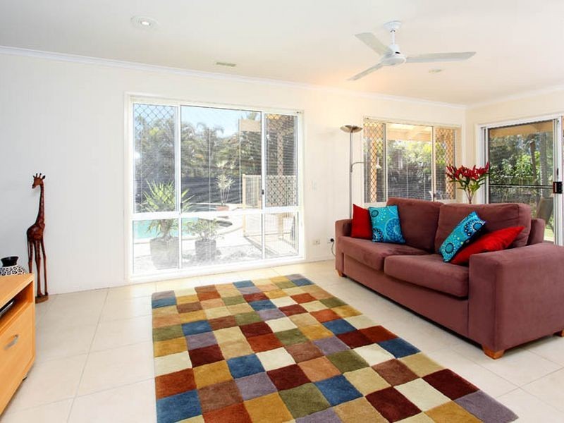 2 Tallowwood Close, Chapel Hill QLD 4069