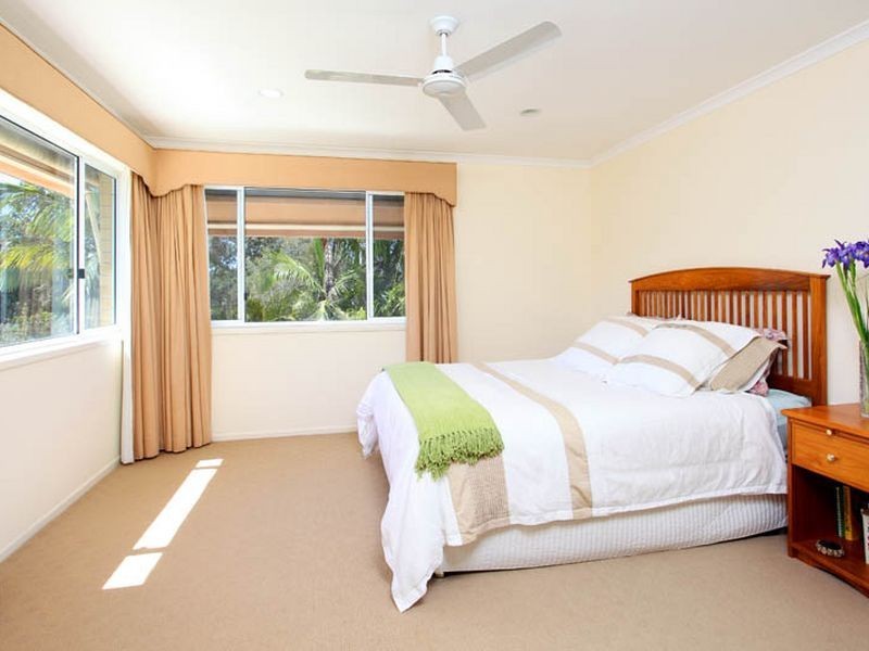 2 Tallowwood Close, Chapel Hill QLD 4069