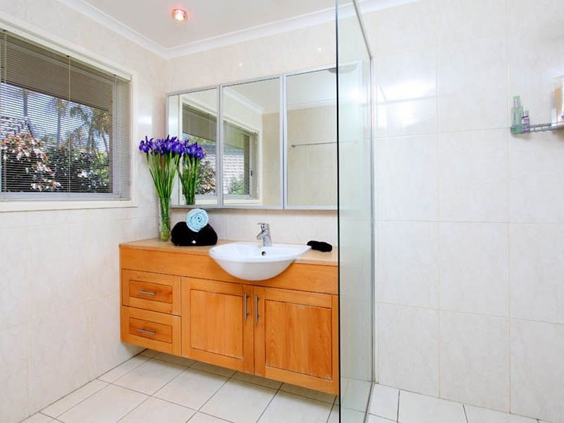 2 Tallowwood Close, Chapel Hill QLD 4069