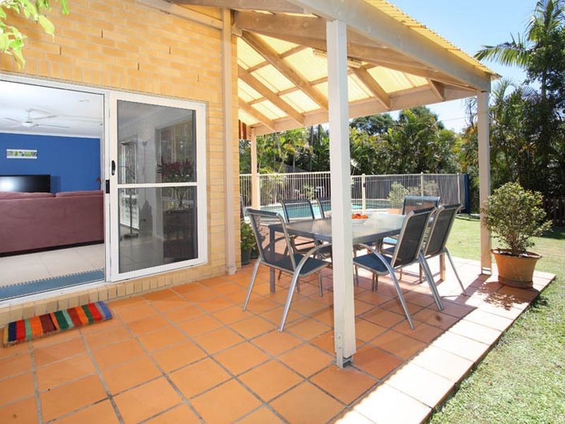 2 Tallowwood Close, Chapel Hill QLD 4069