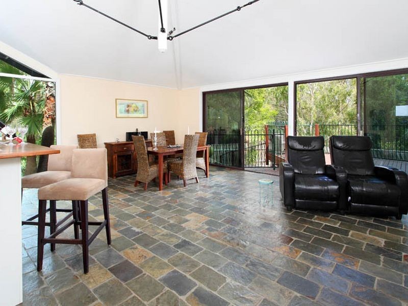 13 Yeoman Street, Chapel Hill QLD 4069