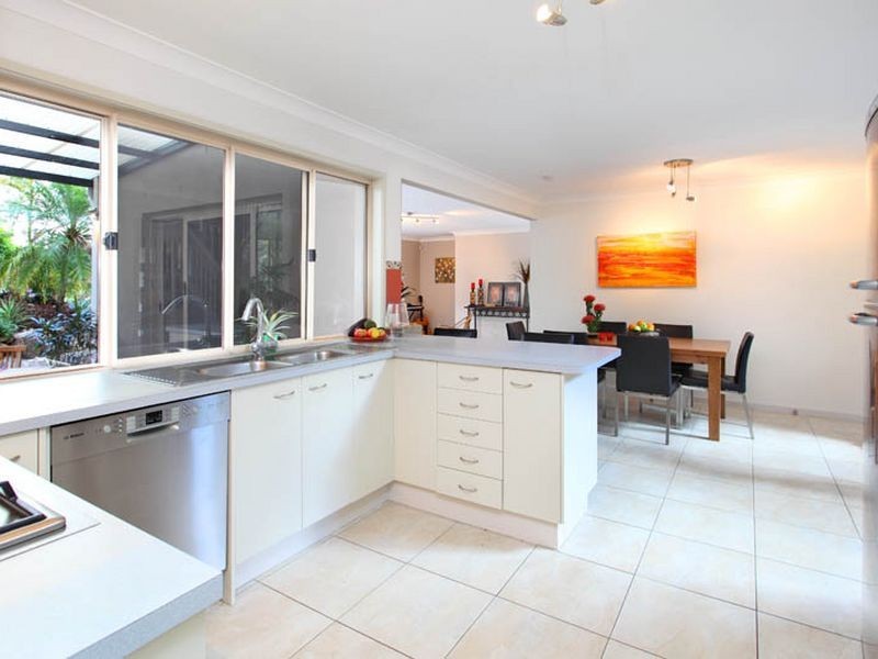3 Toddington Street, Chapel Hill QLD 4069