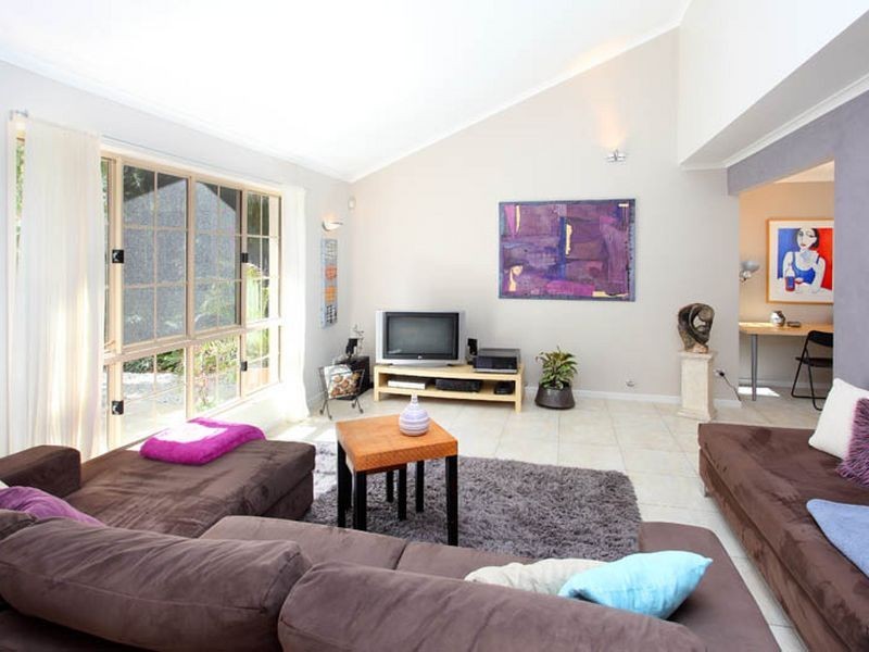 3 Toddington Street, Chapel Hill QLD 4069