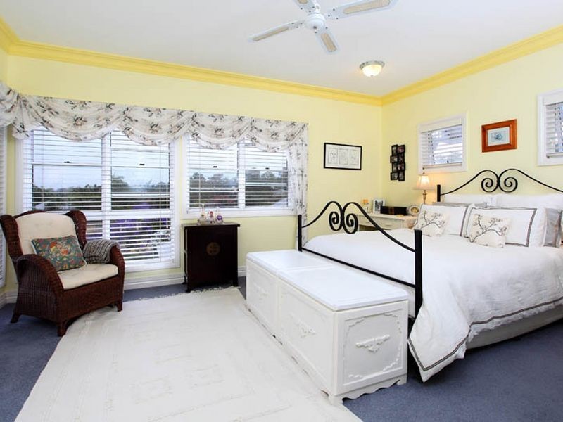 10 Maroa Close, Chapel Hill QLD 4069