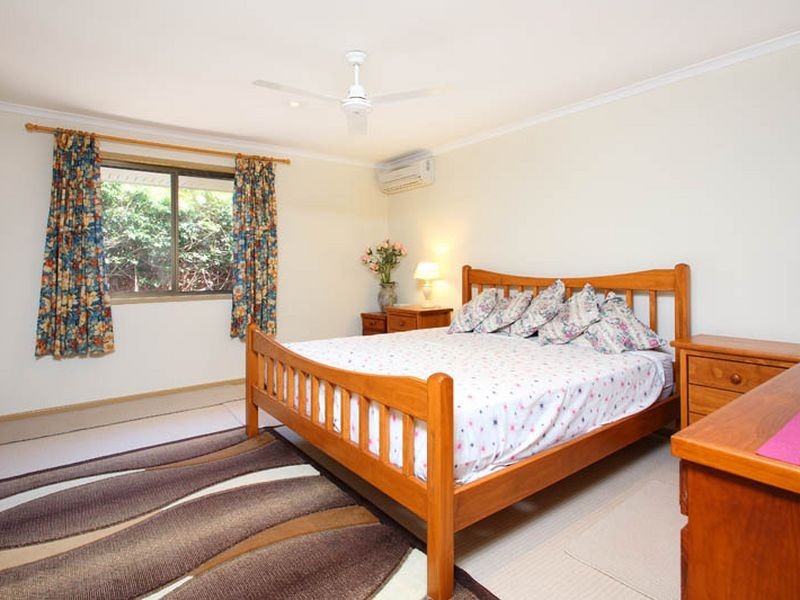 6 Codford Place, Chapel Hill QLD 4069