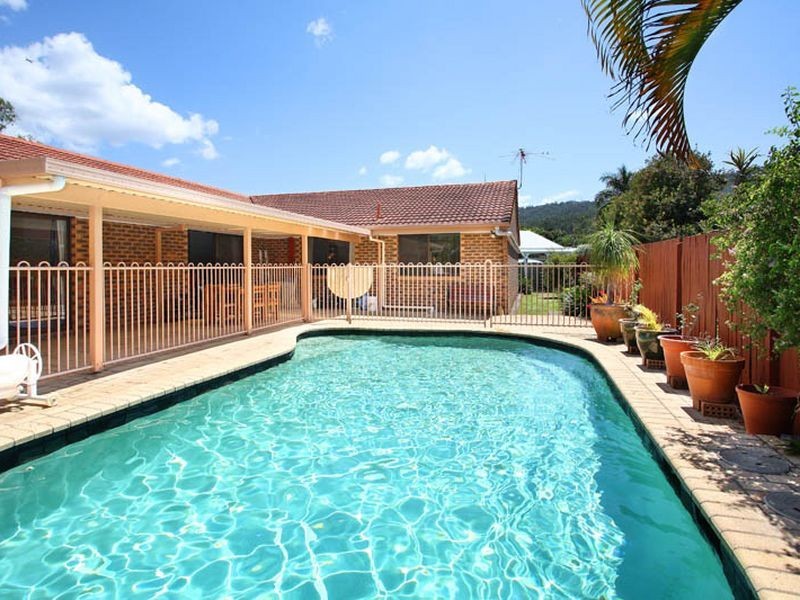 6 Codford Place, Chapel Hill QLD 4069