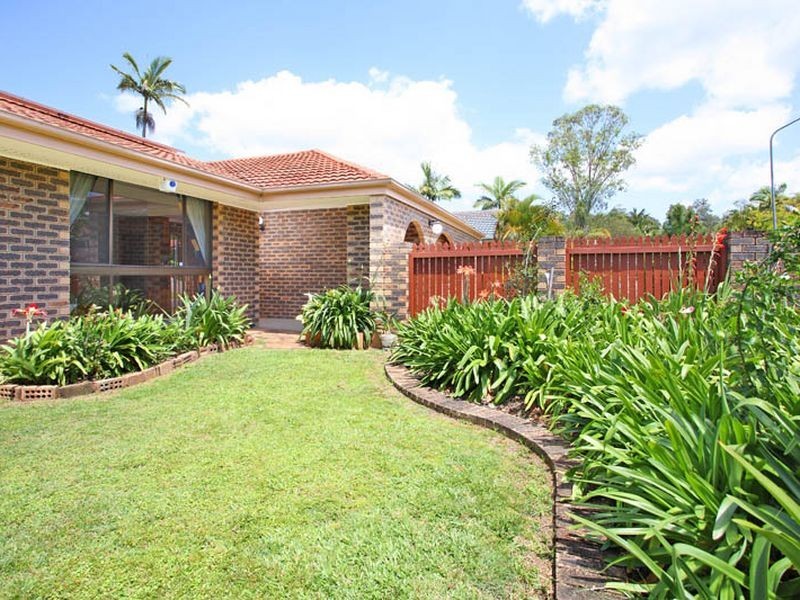 6 Codford Place, Chapel Hill QLD 4069