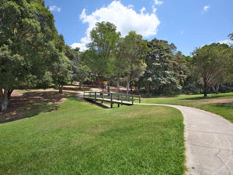 6 Codford Place, Chapel Hill QLD 4069