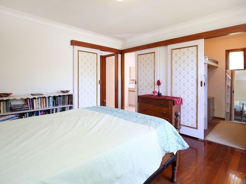 6 Talasea Street, Chapel Hill QLD 4069