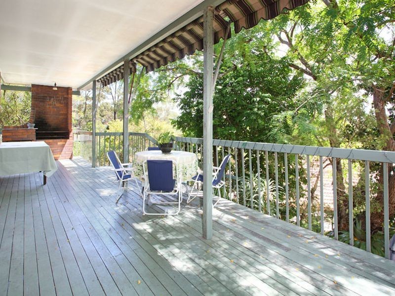 6 Talasea Street, Chapel Hill QLD 4069