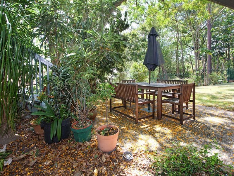 6 Talasea Street, Chapel Hill QLD 4069