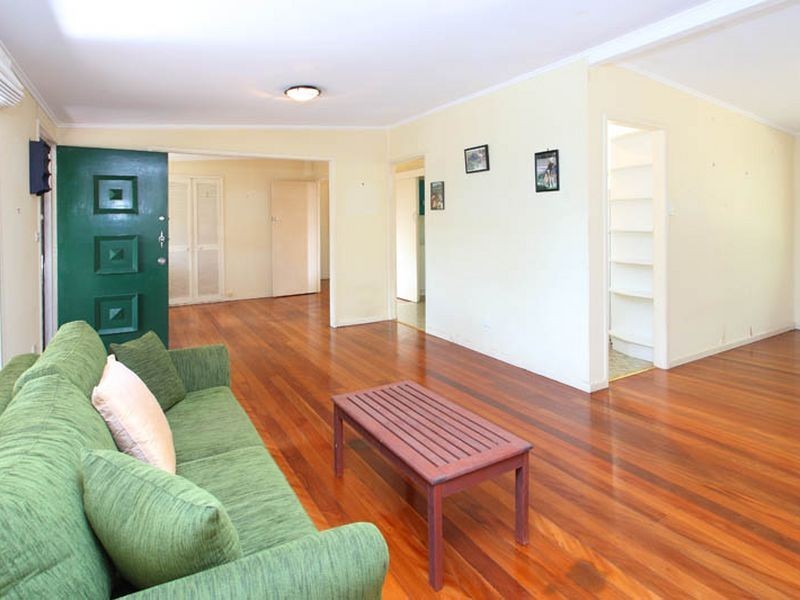 51 Gilruth Rd, Kenmore QLD 4069