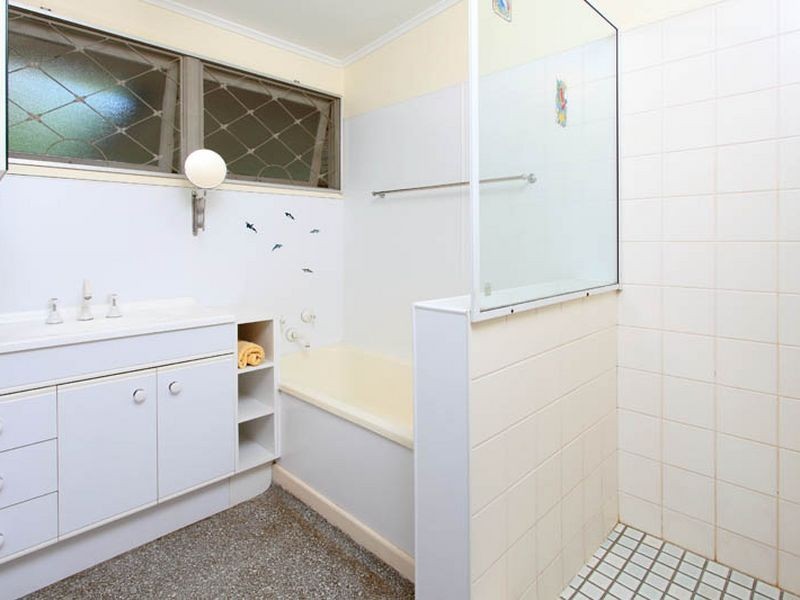 51 Gilruth Rd, Kenmore QLD 4069