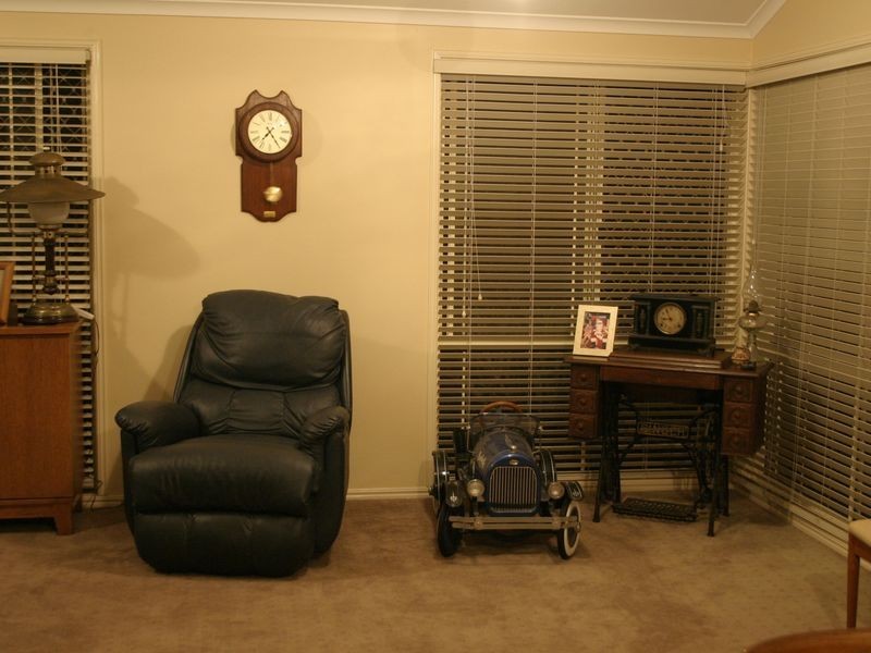 8a Church Road, Bellbowrie QLD 4070