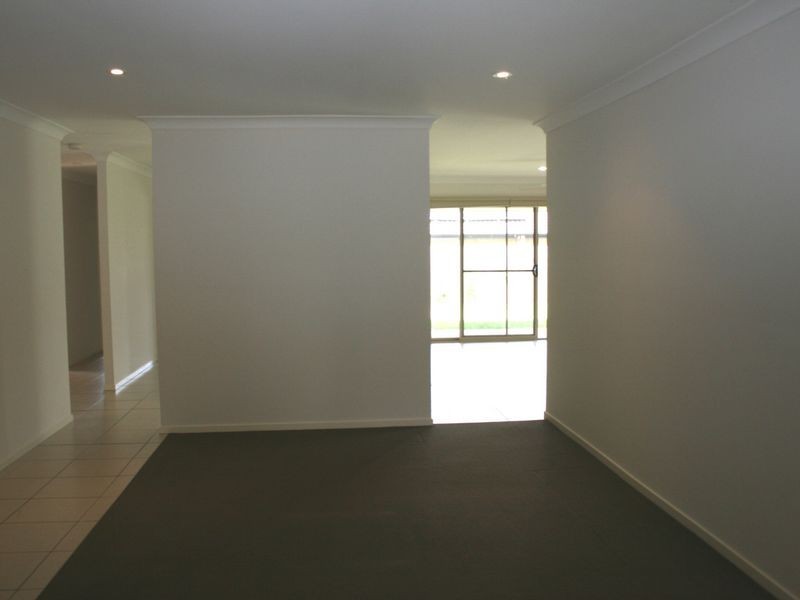 13 Hendos Place, Moggill QLD 4070