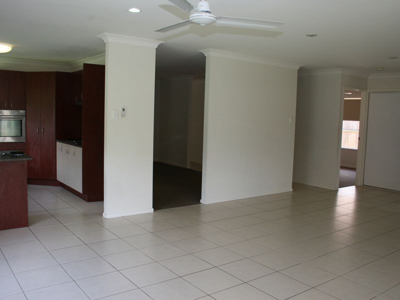 13 Hendos Place, Moggill QLD 4070