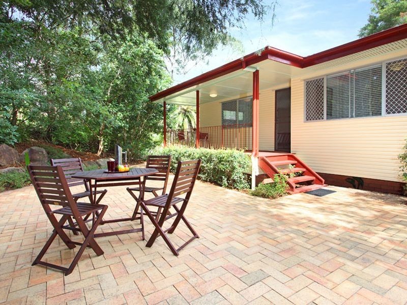 6 Tucker Street, Chapel Hill QLD 4069