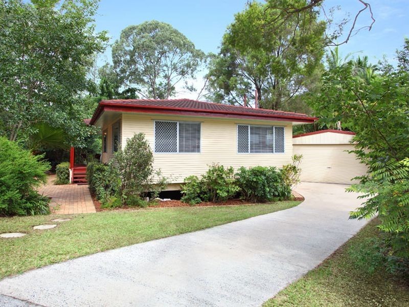 6 Tucker Street, Chapel Hill QLD 4069