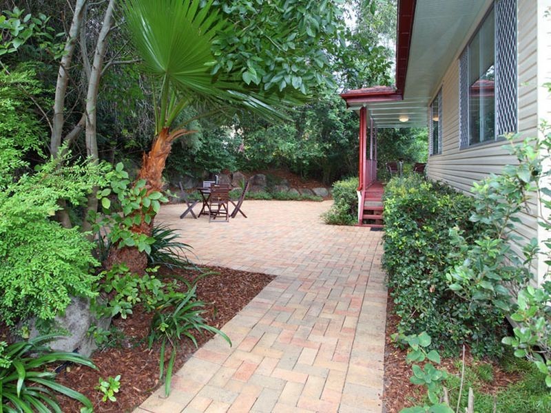 6 Tucker Street, Chapel Hill QLD 4069