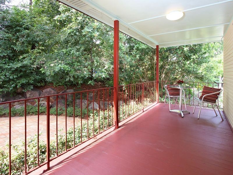 6 Tucker Street, Chapel Hill QLD 4069