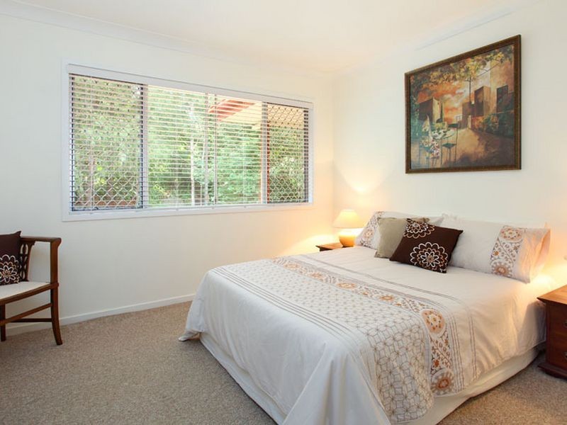 6 Tucker Street, Chapel Hill QLD 4069
