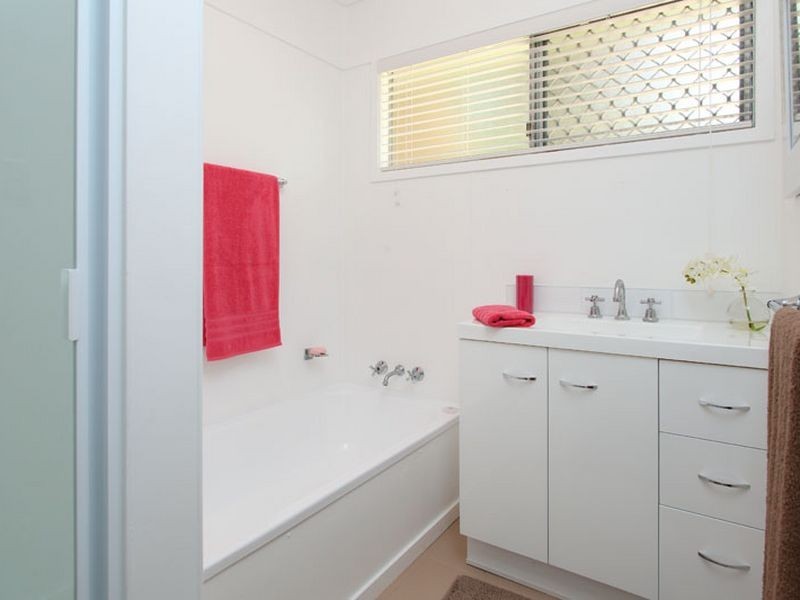 6 Tucker Street, Chapel Hill QLD 4069