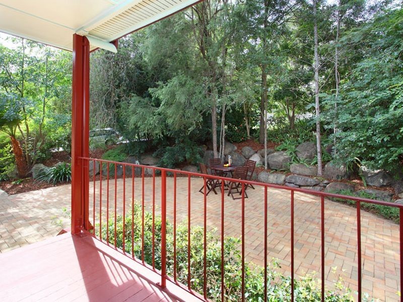 6 Tucker Street, Chapel Hill QLD 4069