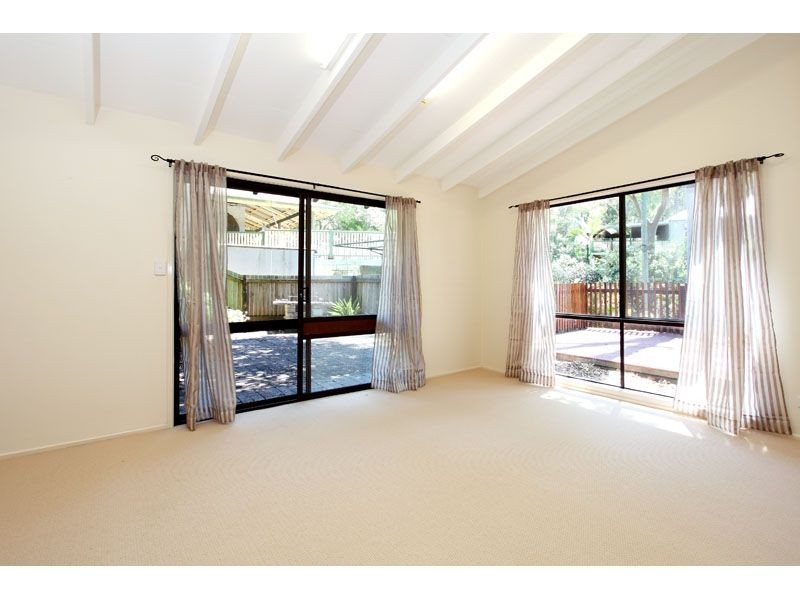 12 Stonehenge Street, Chapel Hill QLD 4069