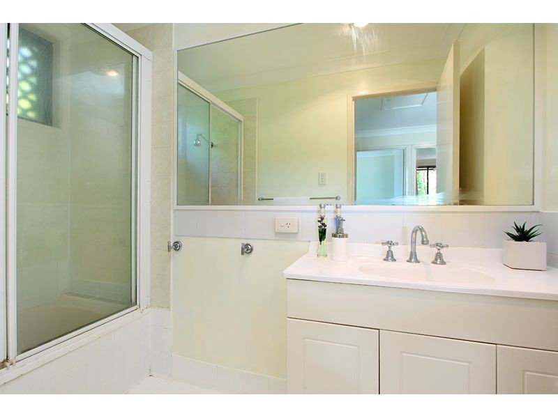 12 Stonehenge Street, Chapel Hill QLD 4069