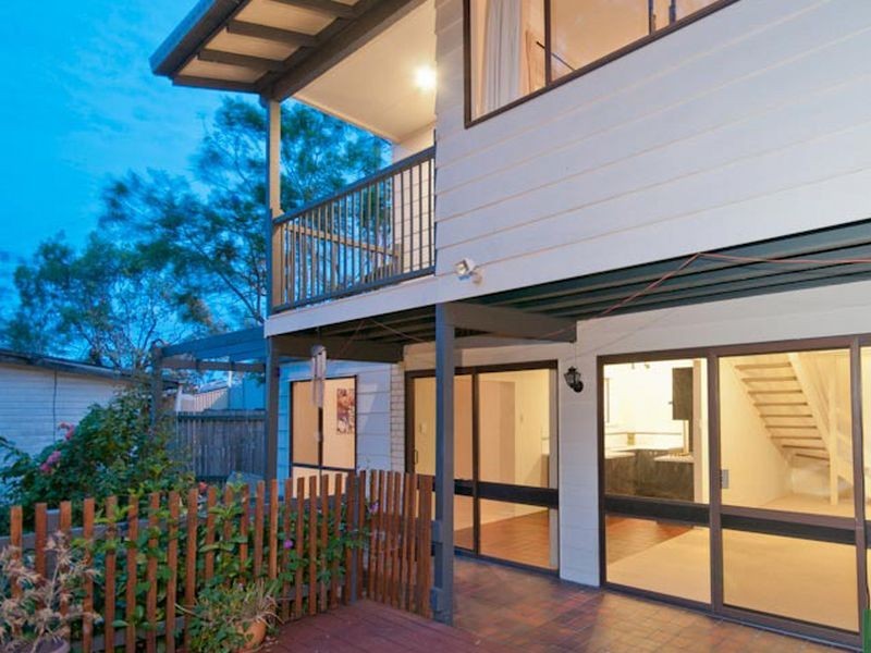 12 Stonehenge Street, Chapel Hill QLD 4069