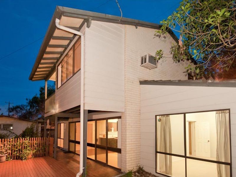 12 Stonehenge Street, Chapel Hill QLD 4069