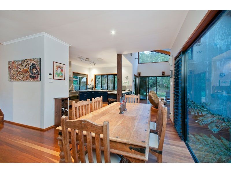 527 Savages Rd, Brookfield QLD 4069