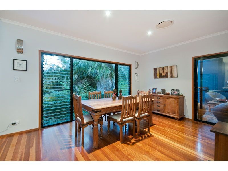 527 Savages Rd, Brookfield QLD 4069