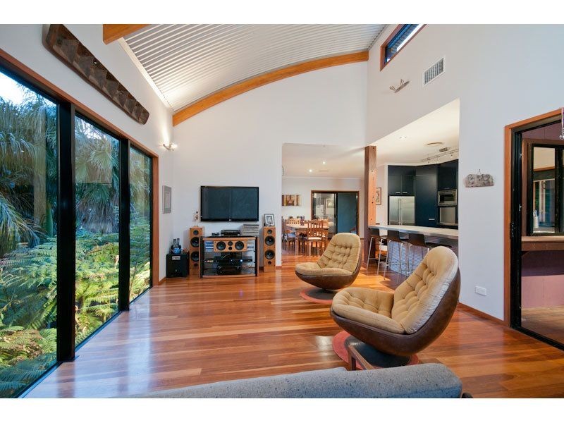 527 Savages Rd, Brookfield QLD 4069