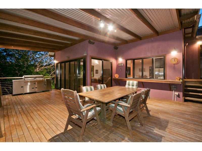 527 Savages Rd, Brookfield QLD 4069