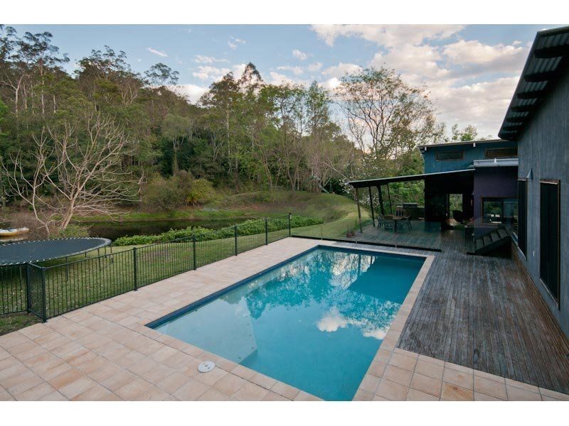 527 Savages Rd, Brookfield QLD 4069