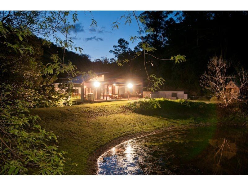 527 Savages Rd, Brookfield QLD 4069