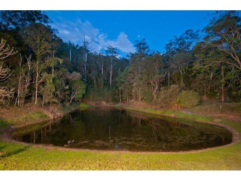 527 Savages Rd, Brookfield QLD 4069
