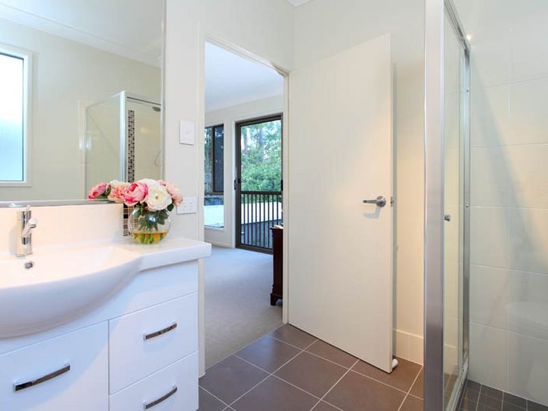 44 Kenmore Road, Kenmore QLD 4069