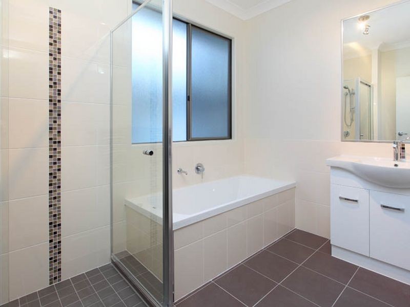 44 Kenmore Road, Kenmore QLD 4069