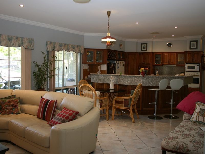 10 Westcott Place, Bellbowrie QLD 4070