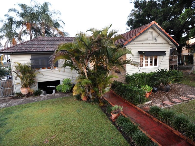 4 Kenmore Rd, Kenmore QLD 4069