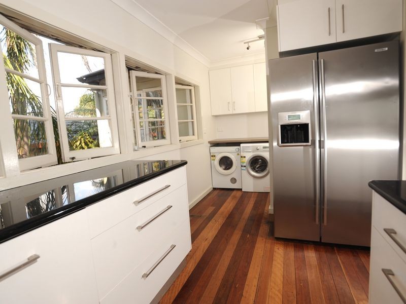 4 Kenmore Rd, Kenmore QLD 4069