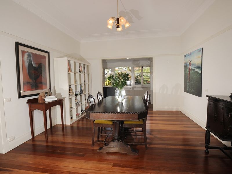 4 Kenmore Rd, Kenmore QLD 4069