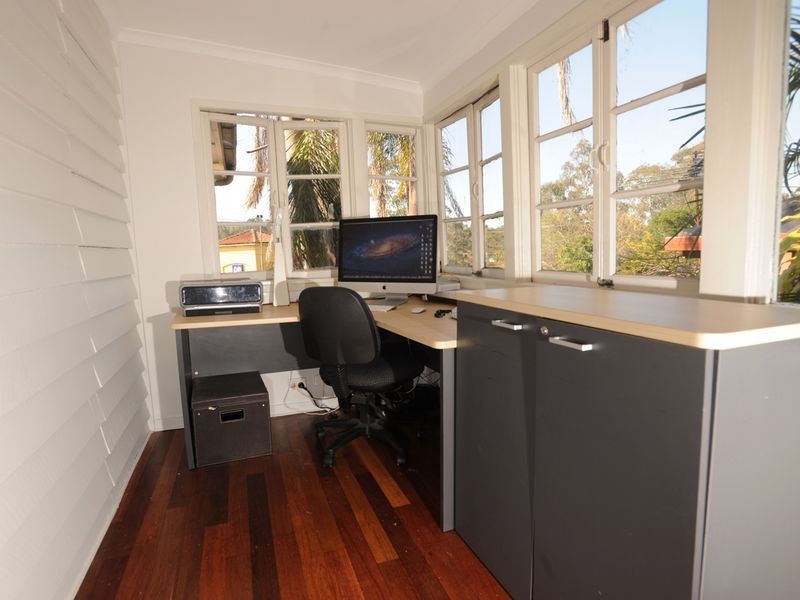 4 Kenmore Rd, Kenmore QLD 4069