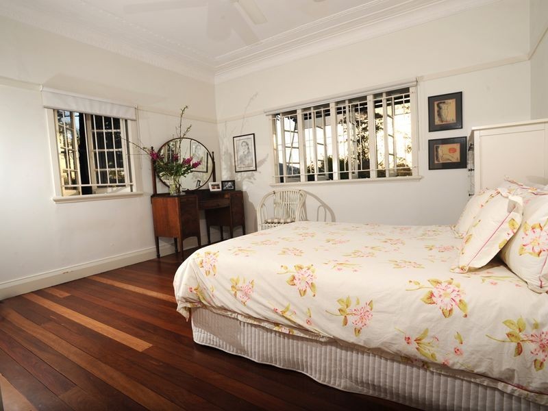 4 Kenmore Rd, Kenmore QLD 4069