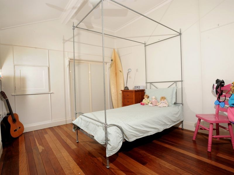 4 Kenmore Rd, Kenmore QLD 4069