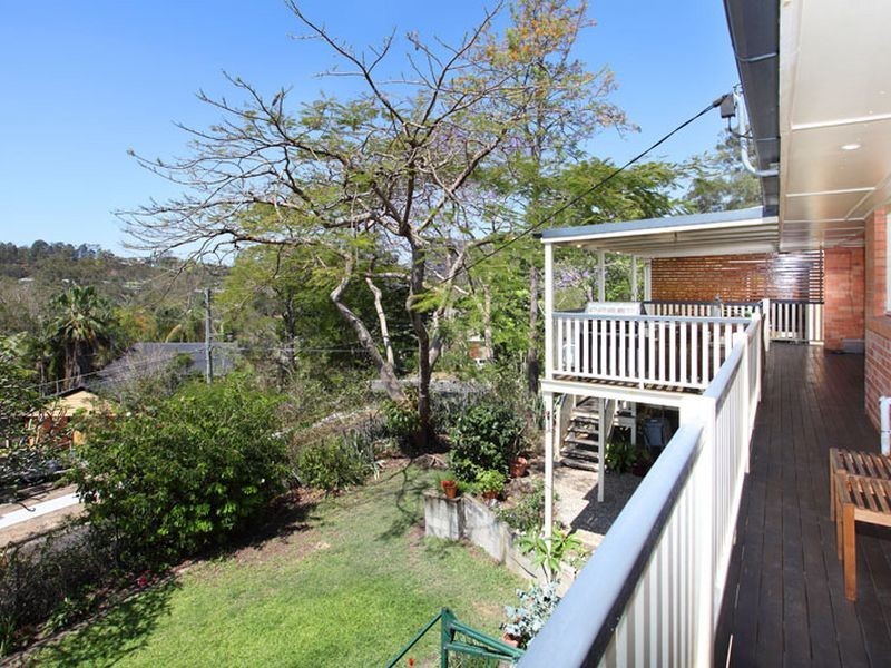 21 Rothesay Street, Kenmore QLD 4069