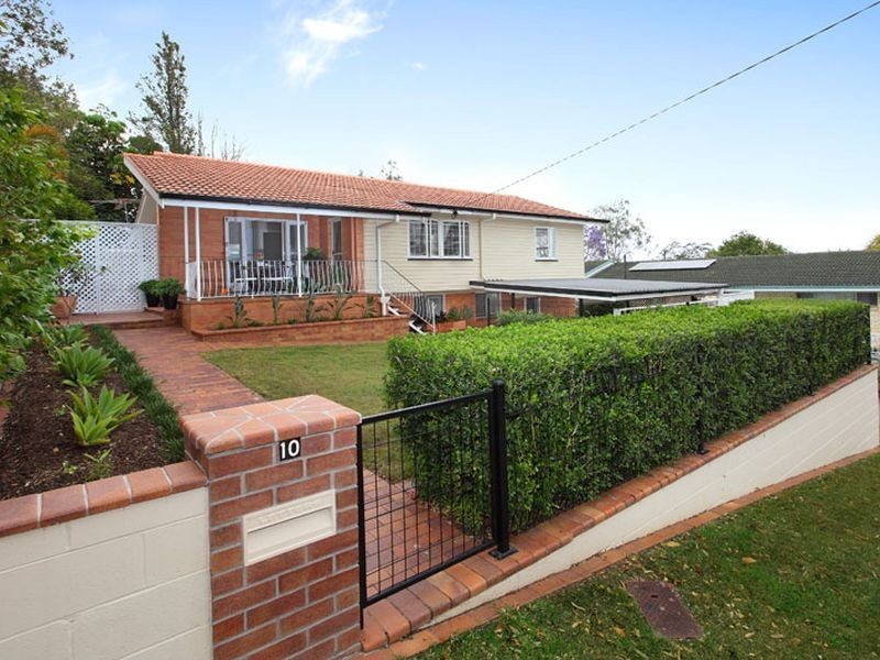 10 Acworth Street, Kenmore QLD 4069